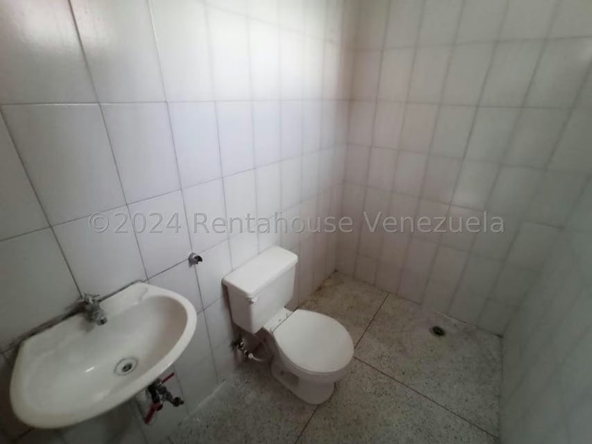 Comercial (Oficina) en Alquiler en Avenida Miranda, Aragua - 24