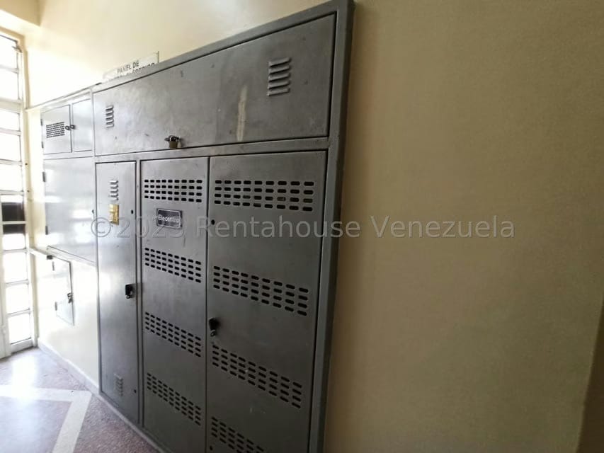 Comercial (Oficina) en Alquiler en Avenida Miranda, Aragua - 4