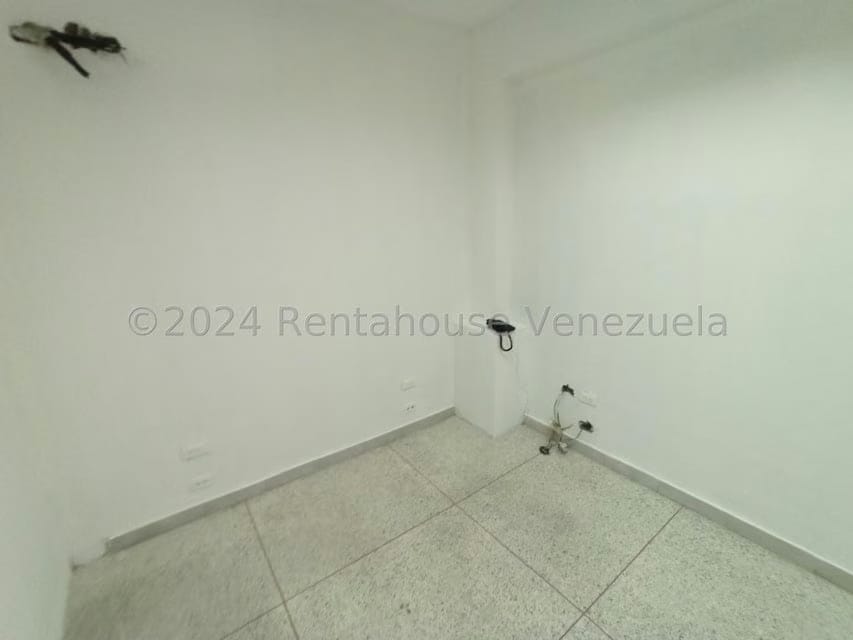 Comercial (Oficina) en Alquiler en Avenida Miranda, Aragua - 9