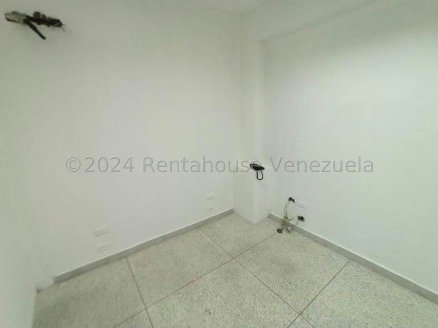 Comercial (Oficina) en Alquiler en Avenida Miranda, Aragua - 10