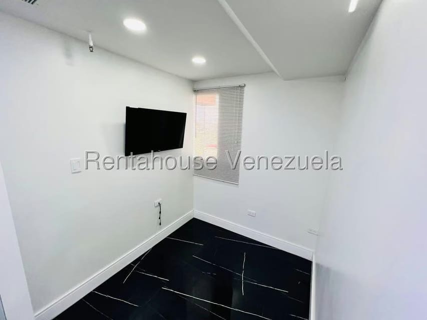 Comercial (Oficina) en Alquiler en Avenida Bolivar, Aragua - 11