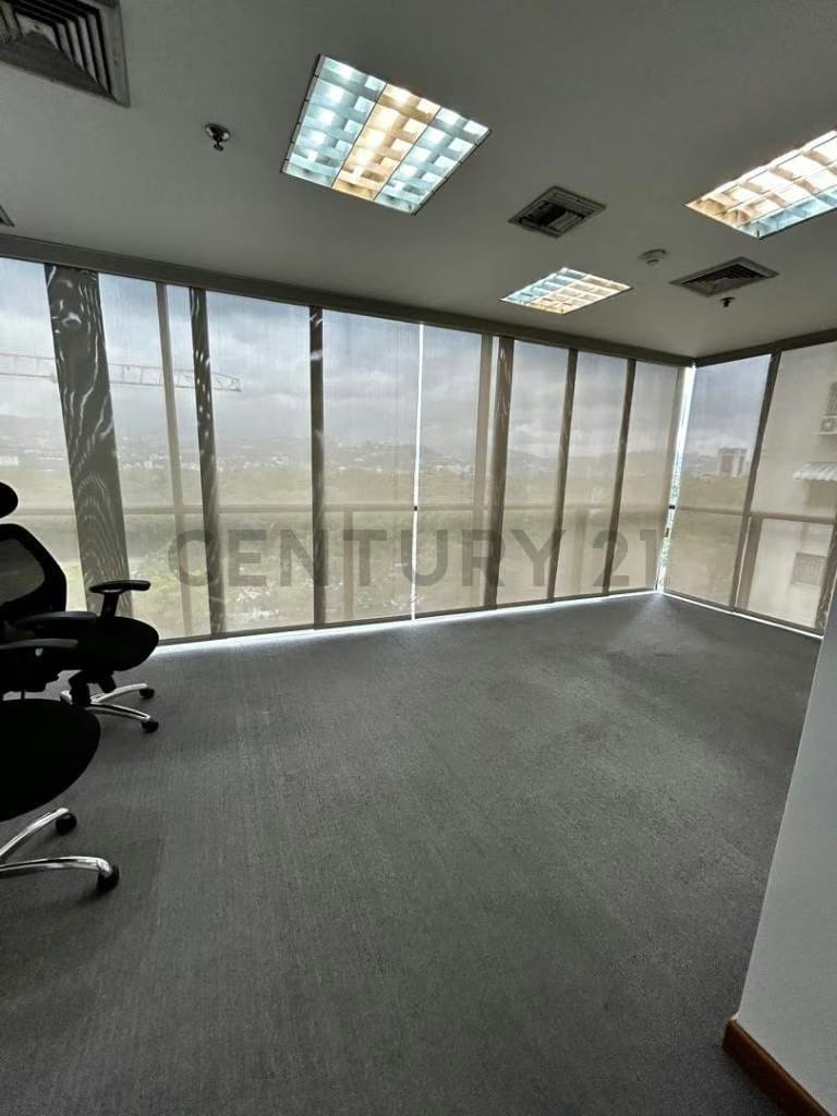 RCh - Alquiler de Oficina en Santa Eduvigis, Torre Poliprima - 4
