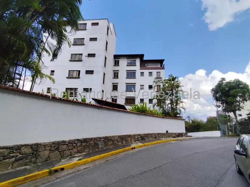 Apartamento (1 Nivel) en Alquiler en Colinas de Bello Monte, Distrito Metropolitano