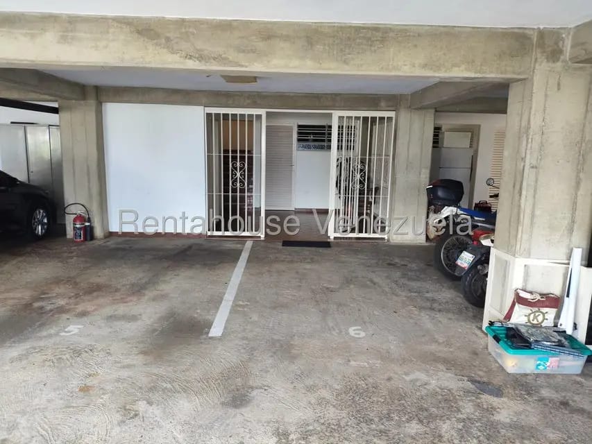 Apartamento (1 Nivel) en Alquiler en Colinas de Bello Monte, Distrito Metropolitano - 23
