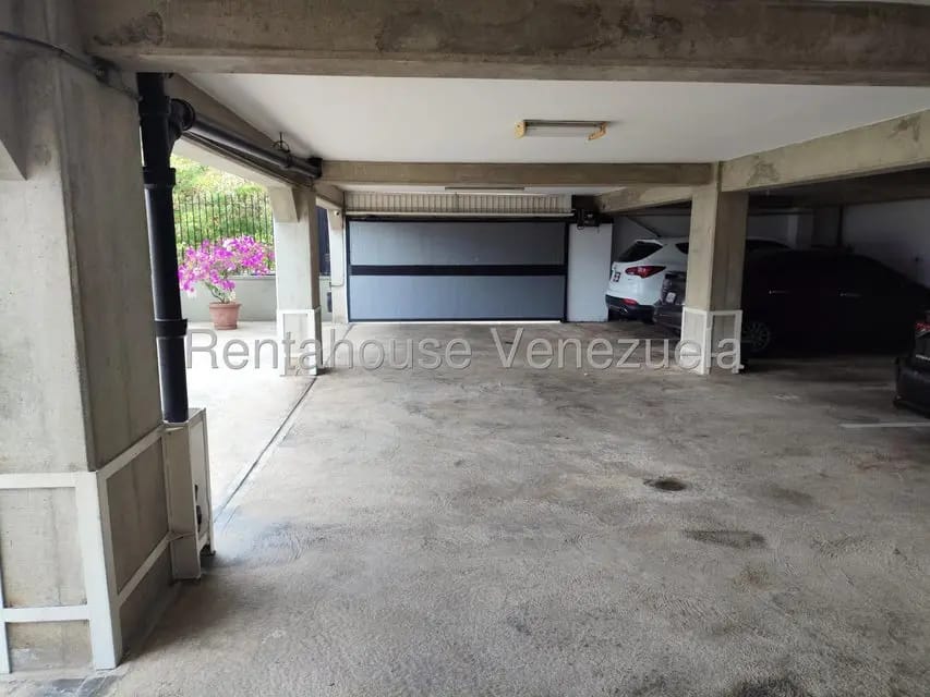 Apartamento (1 Nivel) en Alquiler en Colinas de Bello Monte, Distrito Metropolitano - 24