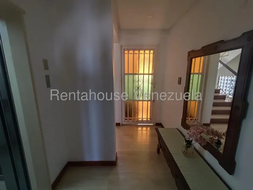 Apartamento (1 Nivel) en Alquiler en Colinas de Bello Monte, Distrito Metropolitano - 27