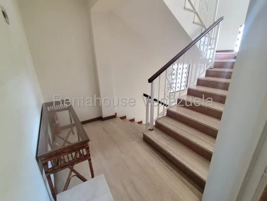 Apartamento (1 Nivel) en Alquiler en Colinas de Bello Monte, Distrito Metropolitano - 28