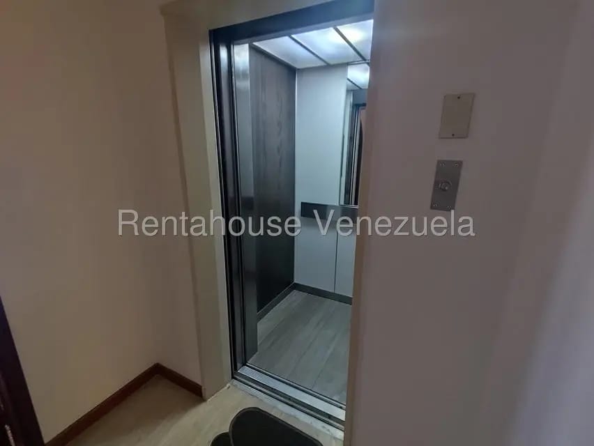 Apartamento (1 Nivel) en Alquiler en Colinas de Bello Monte, Distrito Metropolitano - 29
