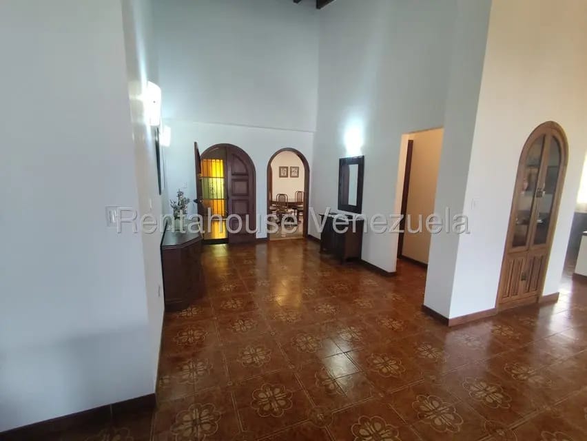 Apartamento (1 Nivel) en Alquiler en Colinas de Bello Monte, Distrito Metropolitano - 35