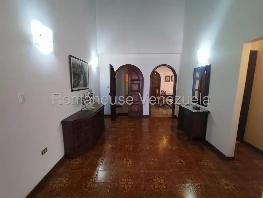 Apartamento (1 Nivel) en Alquiler en Colinas de Bello Monte, Distrito Metropolitano - 36