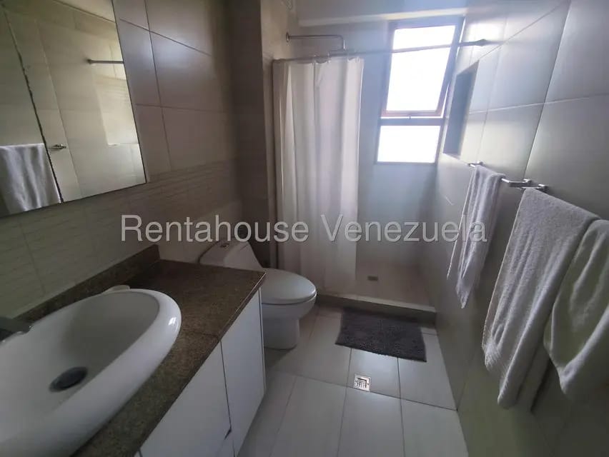 Apartamento (1 Nivel) en Alquiler en Colinas de Bello Monte, Distrito Metropolitano - 73