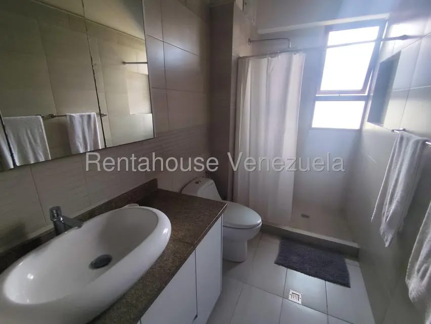 Apartamento (1 Nivel) en Alquiler en Colinas de Bello Monte, Distrito Metropolitano - 74