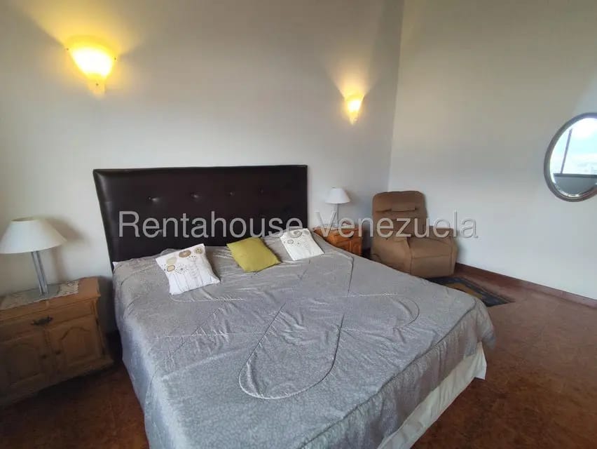 Apartamento (1 Nivel) en Alquiler en Colinas de Bello Monte, Distrito Metropolitano - 90