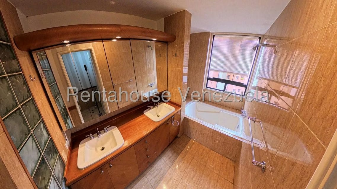 Apartamento (Multiples Niveles) en Venta en Los Samanes, Distrito Metropolitano - 11