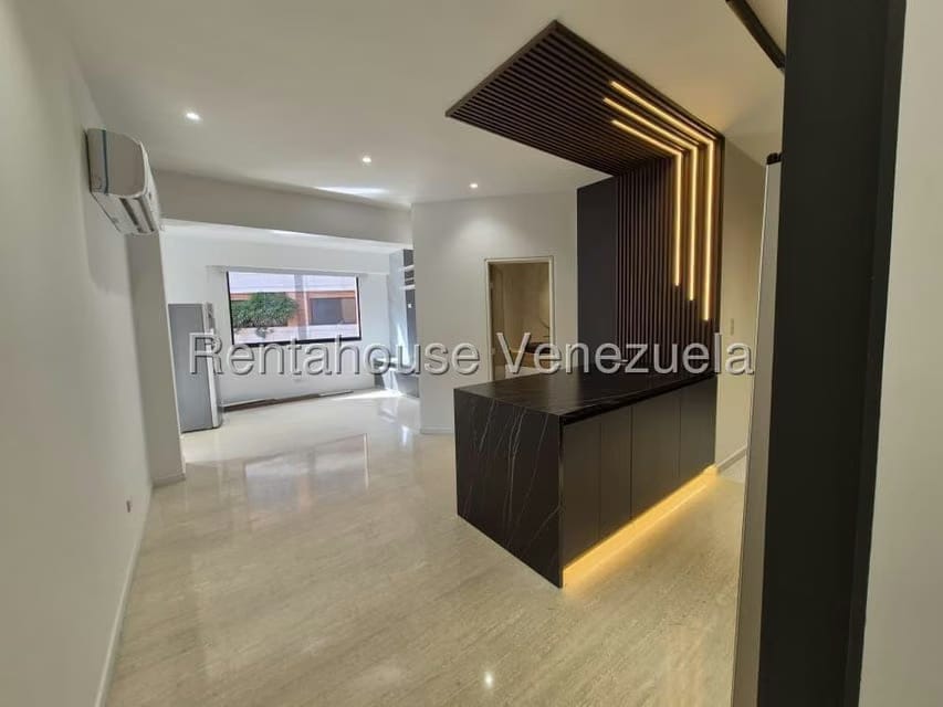 Apartamento (1 Nivel) en Alquiler en Campo Alegre, Distrito Metropolitano - 2