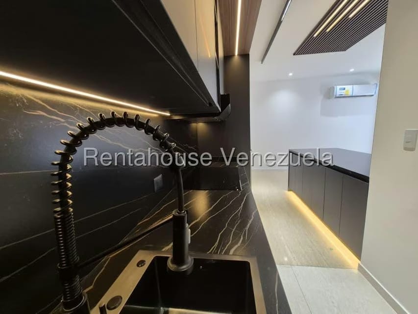 Apartamento (1 Nivel) en Alquiler en Campo Alegre, Distrito Metropolitano - 11