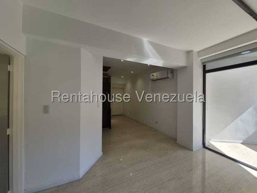 Apartamento (1 Nivel) en Alquiler en Campo Alegre, Distrito Metropolitano - 13