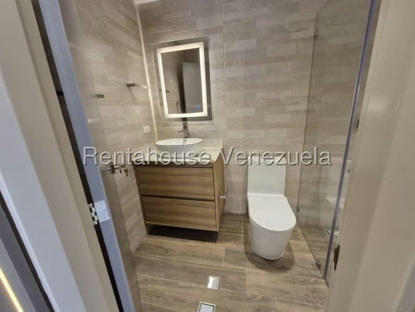 Apartamento (1 Nivel) en Alquiler en Campo Alegre, Distrito Metropolitano - 21