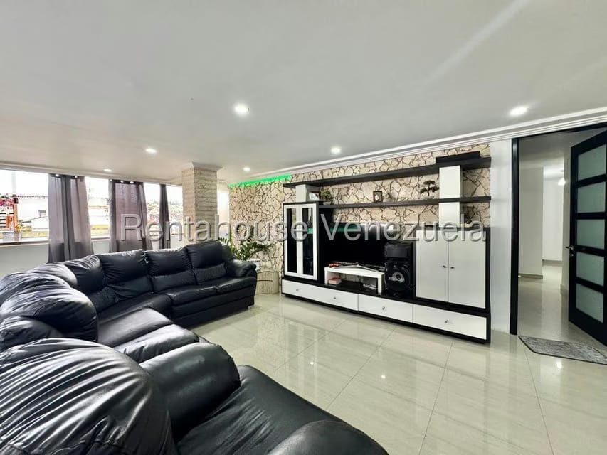 Apartamento (Penthouse) en Venta en La Urbina, Distrito Metropolitano - 2
