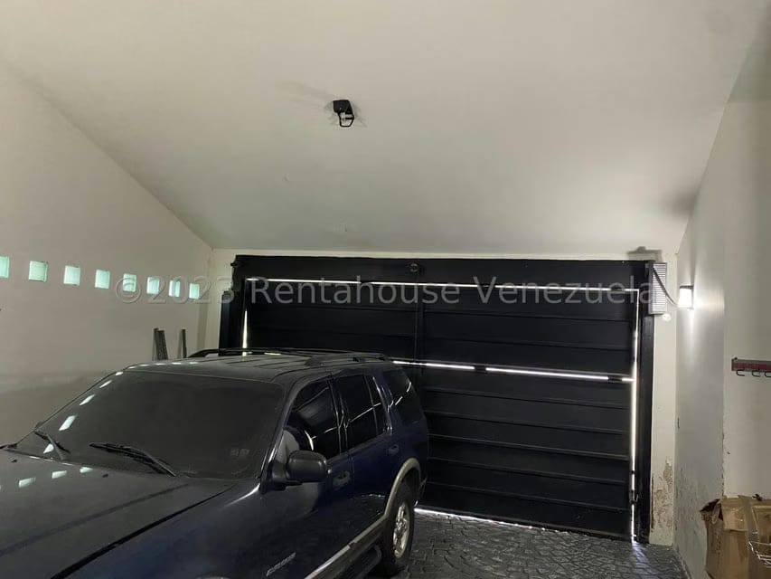 Casa (Multipes Niveles) en Venta en La Lagunita Country Club, Distrito Metropolitano - 75