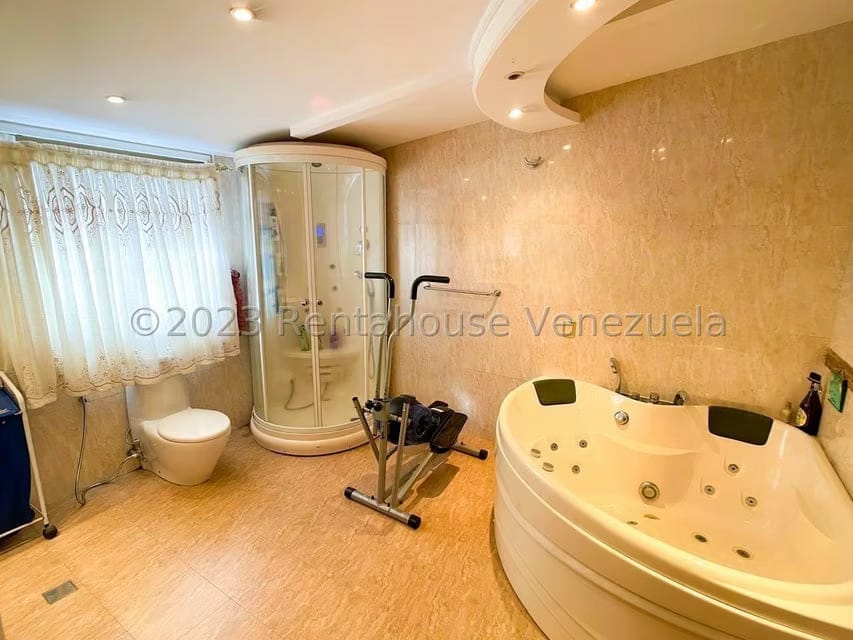 Casa (Duplex) en Venta en La Trinidad, Distrito Metropolitano - 35