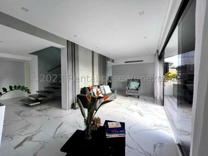 Apartamento (Duplex) en Venta en Los Naranjos de Las Mercedes, Distrito Metropolitano - 3