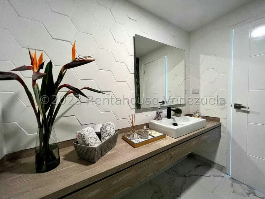 Apartamento (Duplex) en Venta en Los Naranjos de Las Mercedes, Distrito Metropolitano - 23