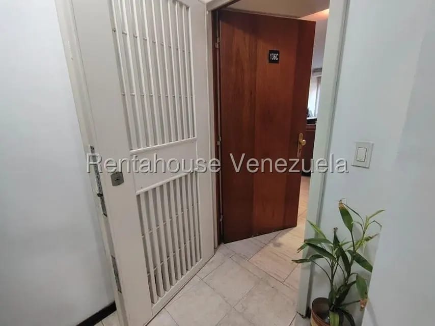 Apartamento (1 Nivel) en Alquiler en Parroquia La Vega, Distrito Metropolitano - 2