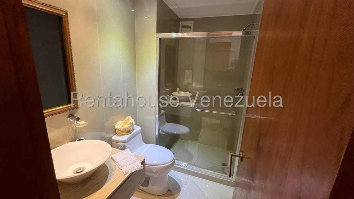 Apartamento (1 Nivel) en Venta en Los Chorros, Distrito Metropolitano - 26