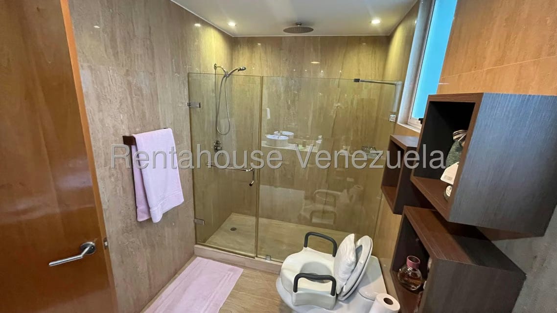 Apartamento (1 Nivel) en Venta en Los Chorros, Distrito Metropolitano - 39