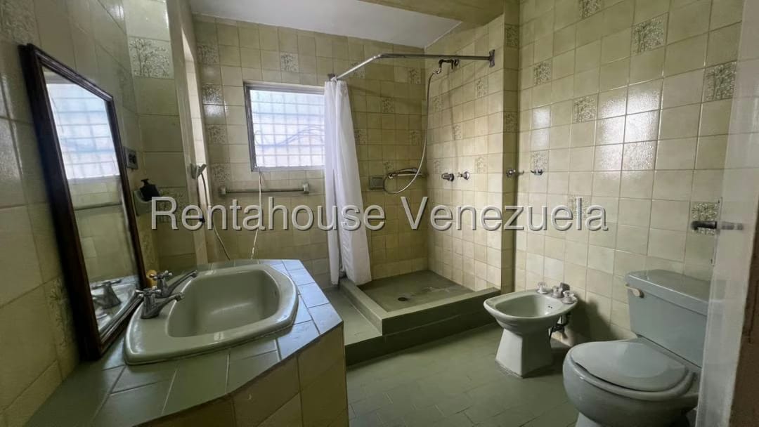 Casa (Multipes Niveles) en Venta en Colinas de Los Chaguaramos, Distrito Metropolitano - 35