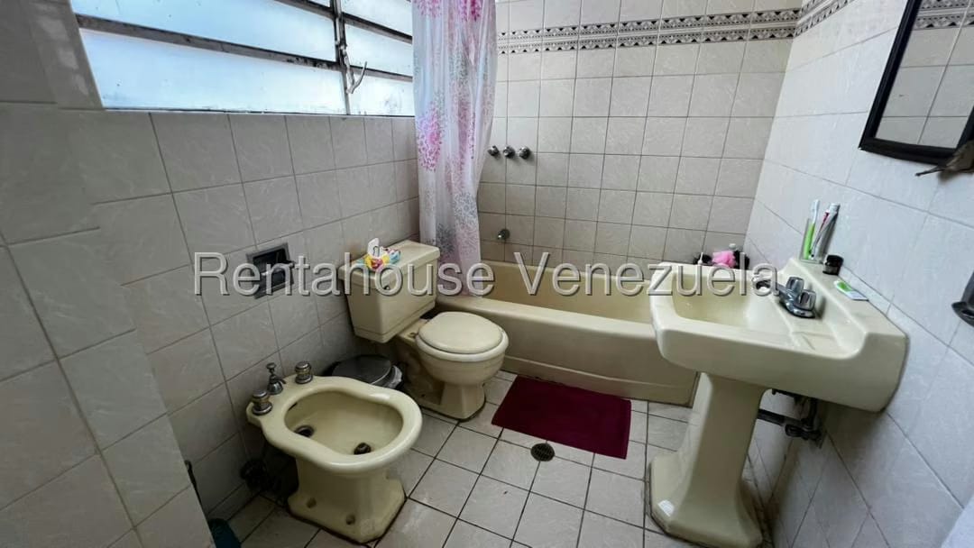 Casa (Multipes Niveles) en Venta en Colinas de Los Chaguaramos, Distrito Metropolitano - 36