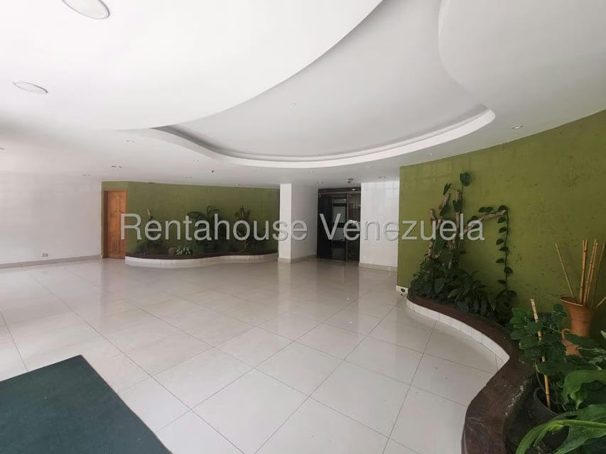 Apartamento (1 Nivel) en Alquiler en Los Guayabitos, Distrito Metropolitano - 2