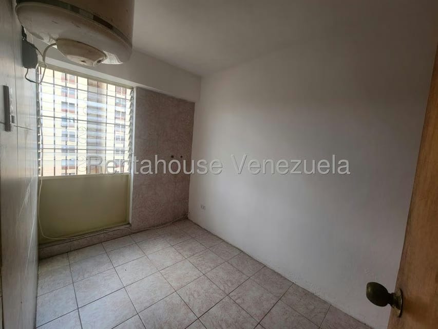 Apartamento (1 Nivel) en Alquiler en Los Guayabitos, Distrito Metropolitano - 14