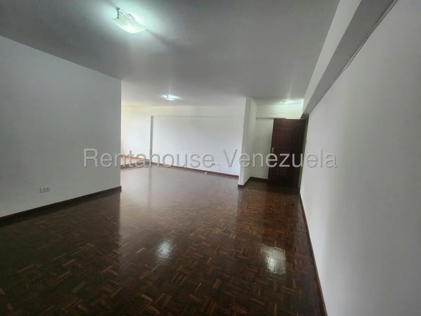 Apartamento (1 Nivel) en Alquiler en Los Guayabitos, Distrito Metropolitano - 16