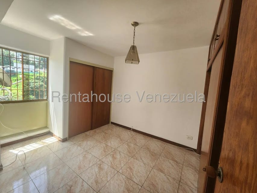 Apartamento (1 Nivel) en Alquiler en Los Guayabitos, Distrito Metropolitano - 18