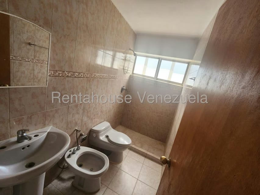 Apartamento (1 Nivel) en Alquiler en Los Guayabitos, Distrito Metropolitano - 20
