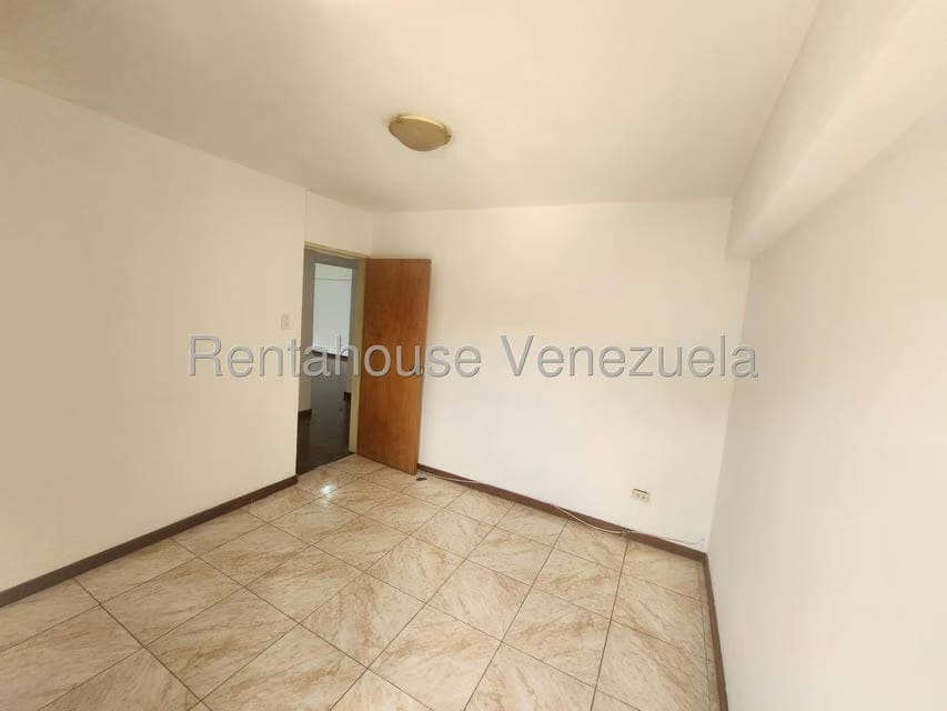 Apartamento (1 Nivel) en Alquiler en Los Guayabitos, Distrito Metropolitano - 22