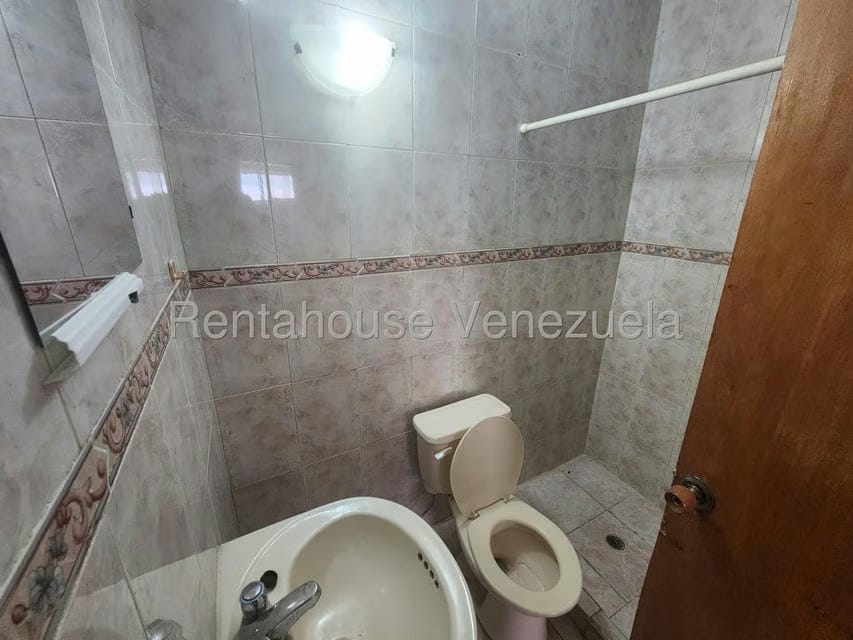Apartamento (1 Nivel) en Alquiler en Los Guayabitos, Distrito Metropolitano - 23