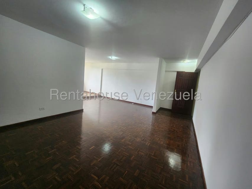 Apartamento (1 Nivel) en Alquiler en Los Guayabitos, Distrito Metropolitano - 24
