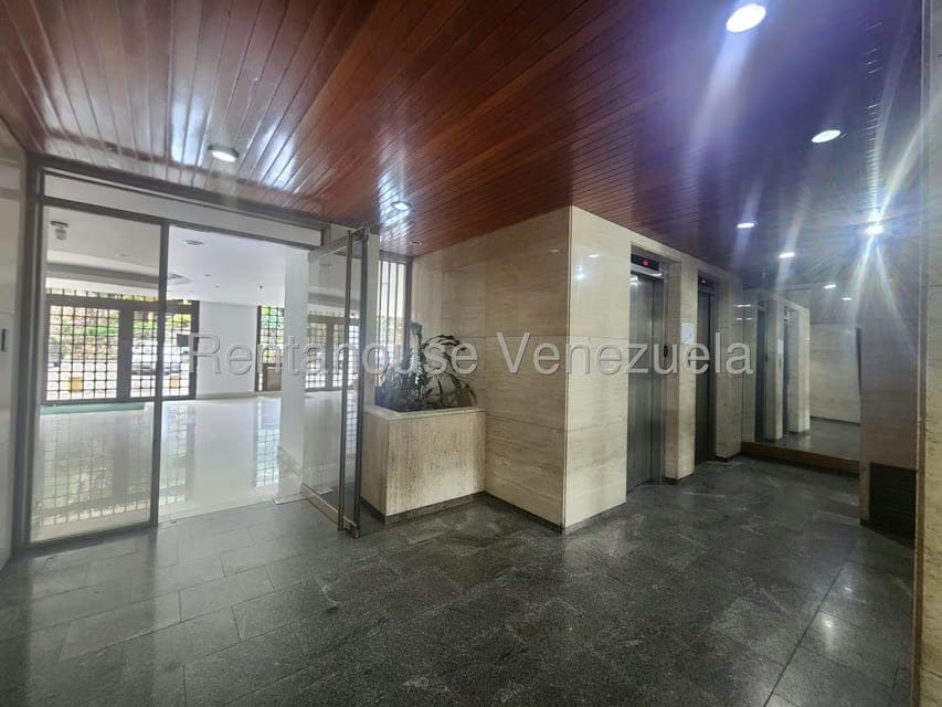 Apartamento (1 Nivel) en Alquiler en Los Guayabitos, Distrito Metropolitano - 4