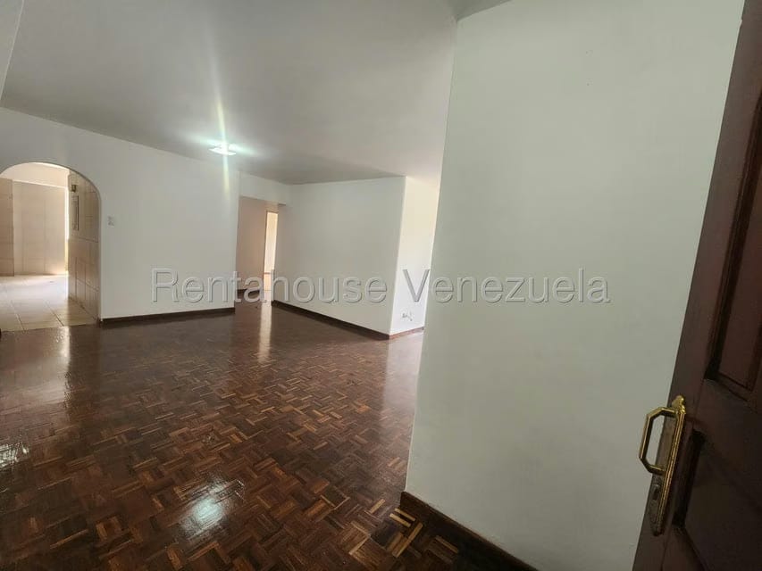 Apartamento (1 Nivel) en Alquiler en Los Guayabitos, Distrito Metropolitano - 6