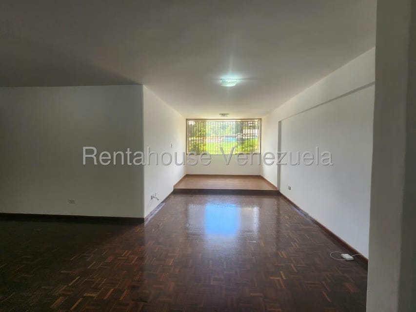 Apartamento (1 Nivel) en Alquiler en Los Guayabitos, Distrito Metropolitano - 8