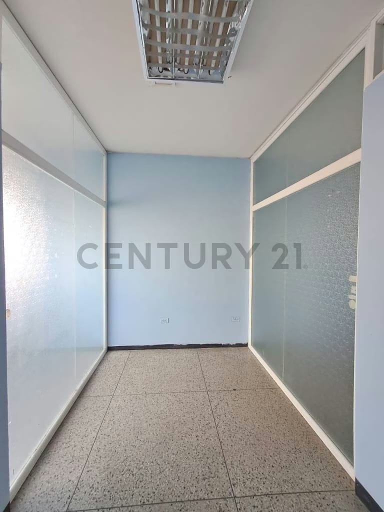 LOCAL COMERCIAL EN LA AV PORTUGUESA DE ANACO - 7