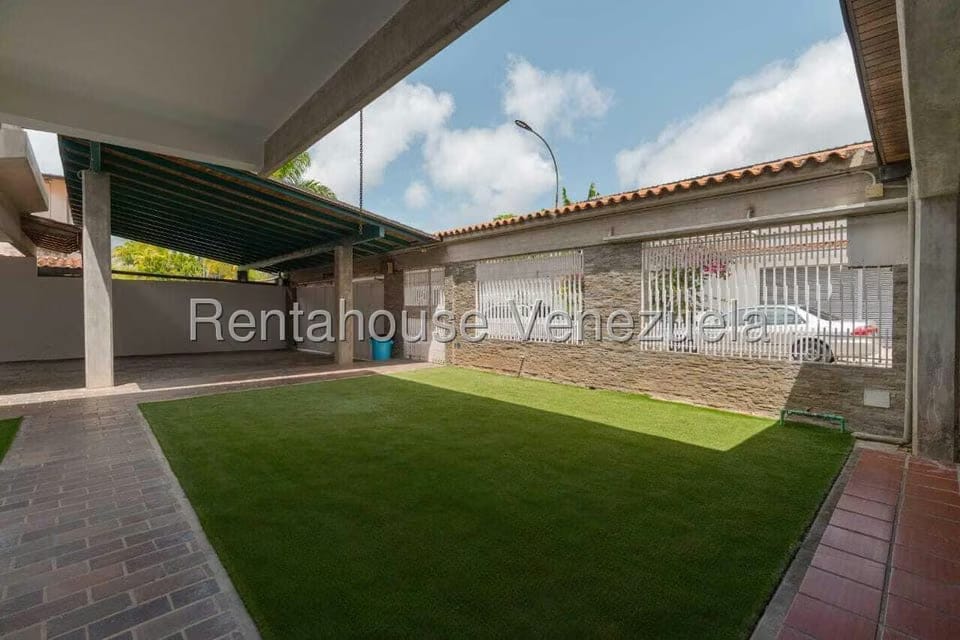 Casa (Duplex) en Venta en Lomas de La Lagunita, Distrito Metropolitano - 26