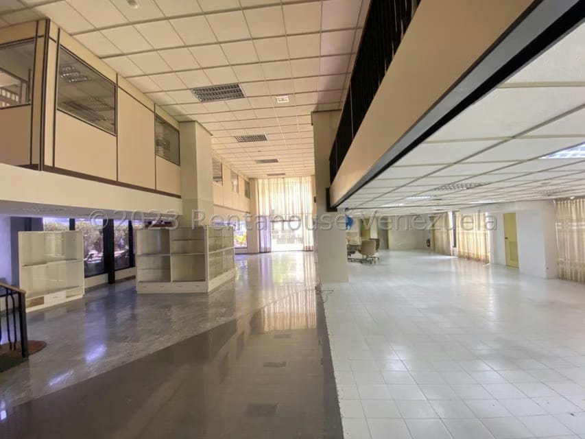 Comercial (Local Comercial) en Alquiler en Santa Eduvigis, Distrito Metropolitano - 11