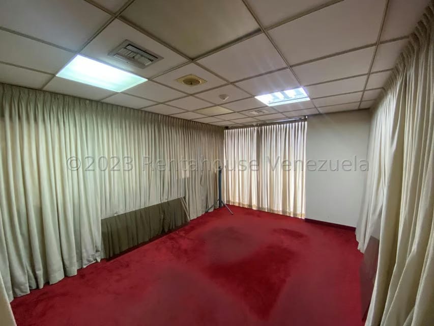 Comercial (Local Comercial) en Alquiler en Santa Eduvigis, Distrito Metropolitano - 21