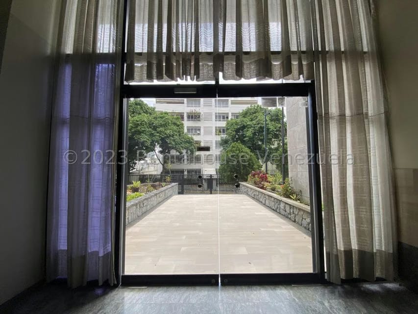 Comercial (Local Comercial) en Alquiler en Santa Eduvigis, Distrito Metropolitano - 33