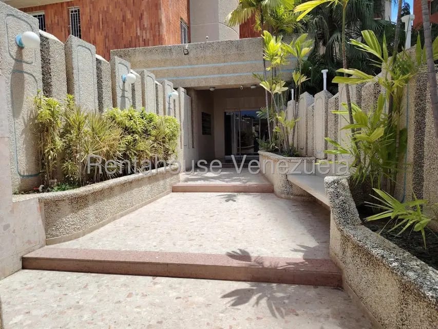 Apartamento (Multiples Niveles) en Venta en El Milagro, Zulia - 2