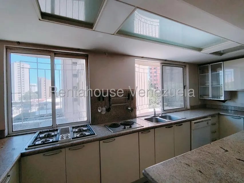 Apartamento (Multiples Niveles) en Venta en El Milagro, Zulia - 12
